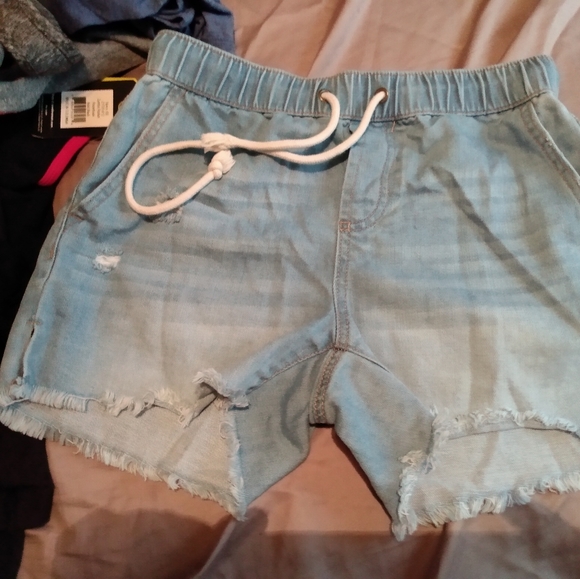 Brand new shorts - Picture 3 of 5